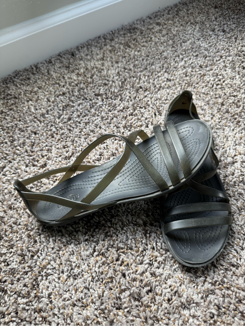 Black Strappy size 8 Croc Women's Sandals - Picture 3 of 5